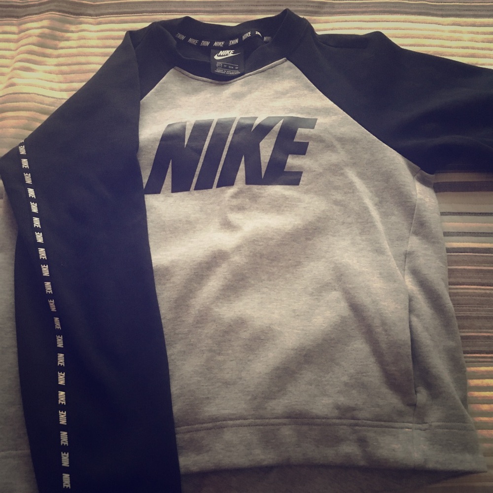 Nike Women’s crewneck